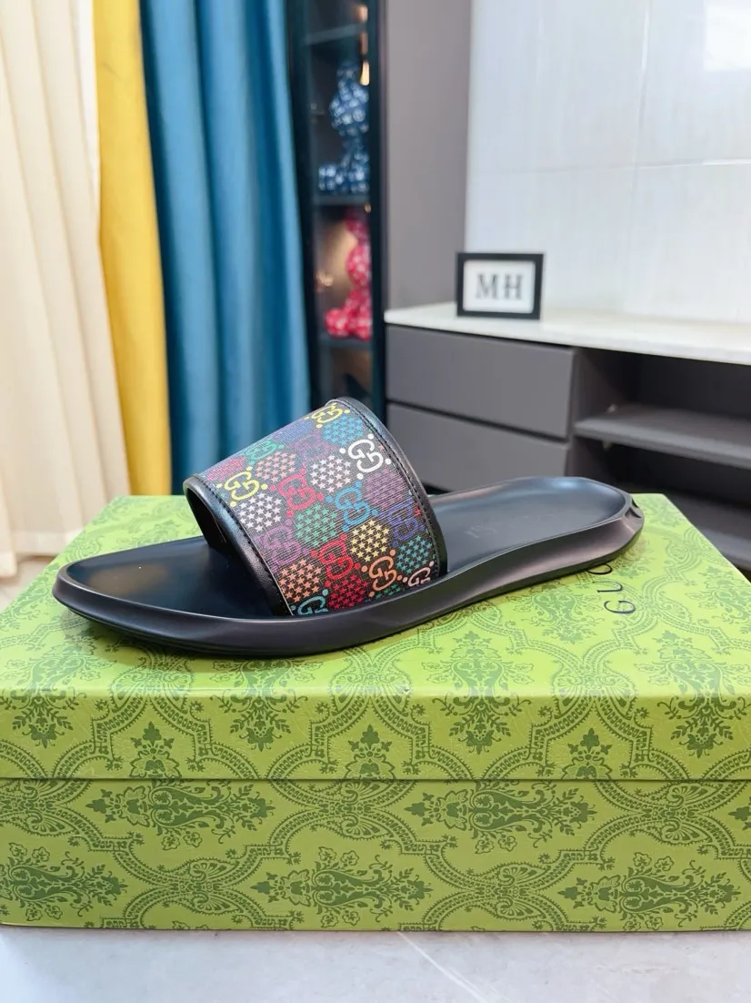Men's shoes 💰260🌹🌹 (gucci-Gucci) New men's slippers, high-end boutique, made of cowhide, with exquisite embossed logo decoration on the upper, fine workmanship, super soft soles, casual, loose and comfortable, a must-have in summer! \nsize：38-44